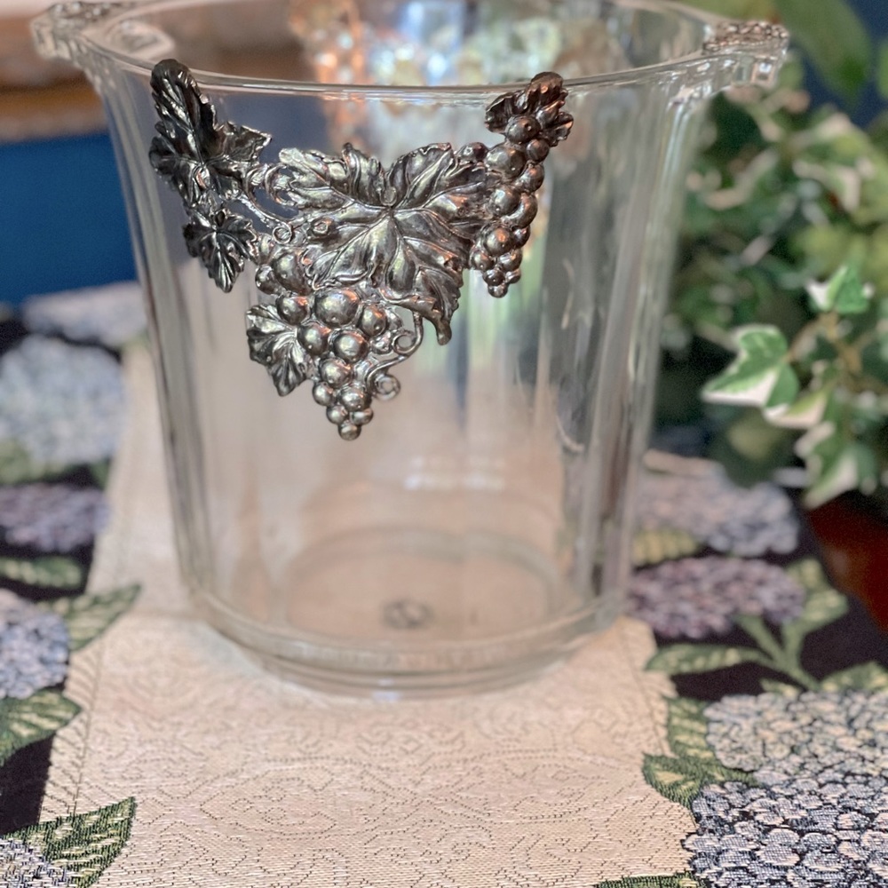 Vintage Arthur Court Glass Ice Bucket and Scoop with Grape and Bunny Design.